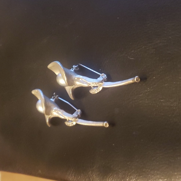 Silver Elegant Rose Flower with Pearl Pin brooch with rhinestone - Picture 4 of 6